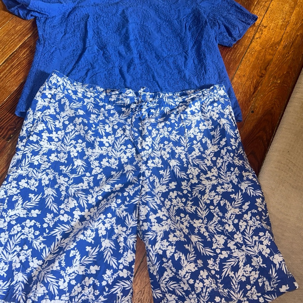 Liz Claiborne Blue and White Floral Set top size XXL Short size 18 elastic waist